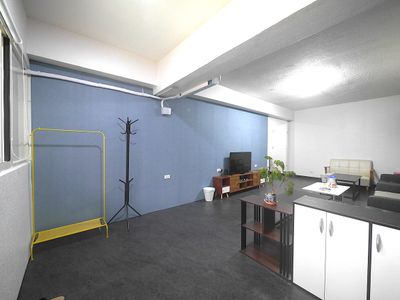 台北西門町 ~ 藍色天空 ~ (電梯/獨立門戶~10人以上入住，需加收費用~禁菸)!