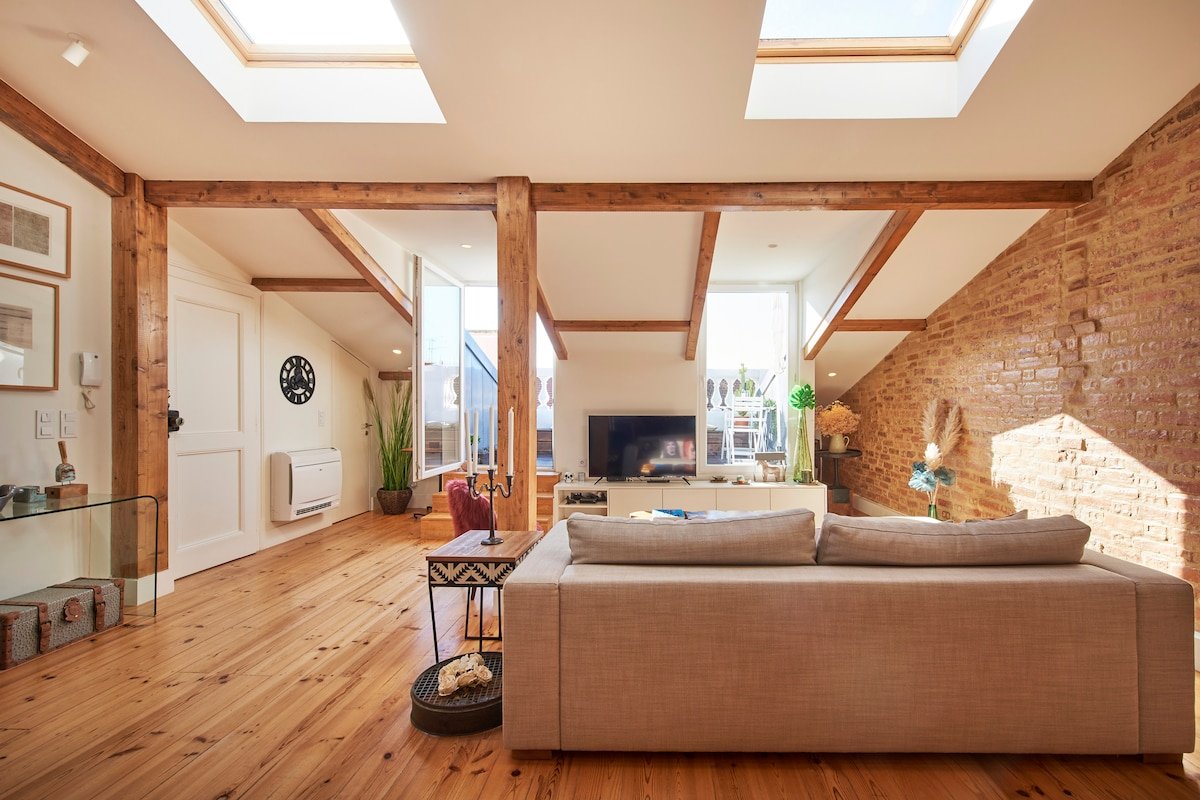 NEW!Amazing and Unique Penthouse in city center! gallery image 5