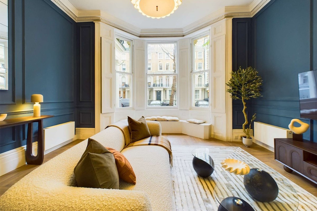 Luxury Hideaway near Harrods with Outdoor Space gallery image 2