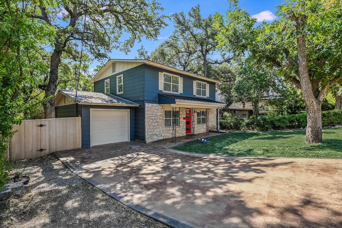 9 Beds | SoCo, Rainey, SXSW, UT and St. Edwards U. gallery image 5