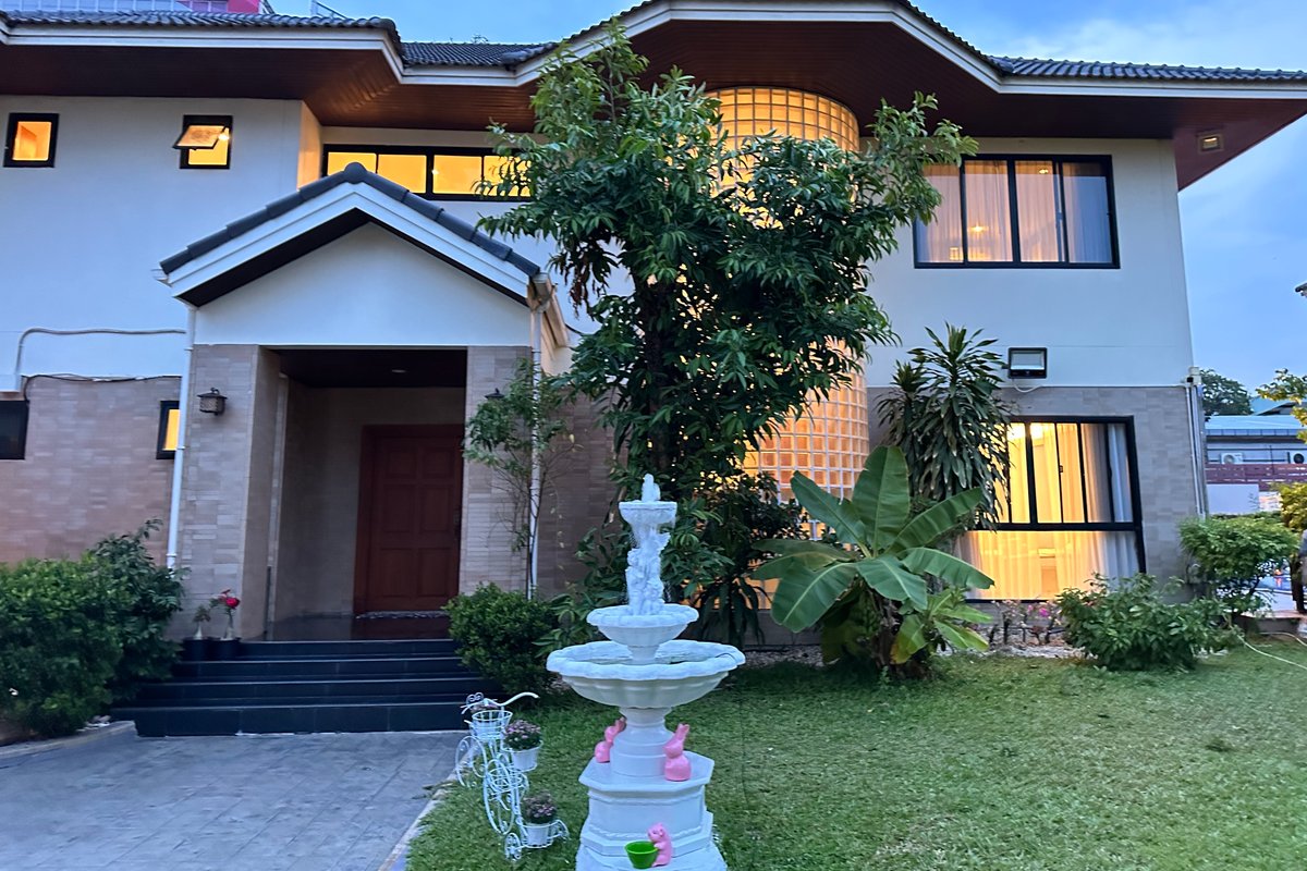 Sukhumvit71 Swimming pool Villa素坤逸71巷泳池别墅订满三天以上送接机