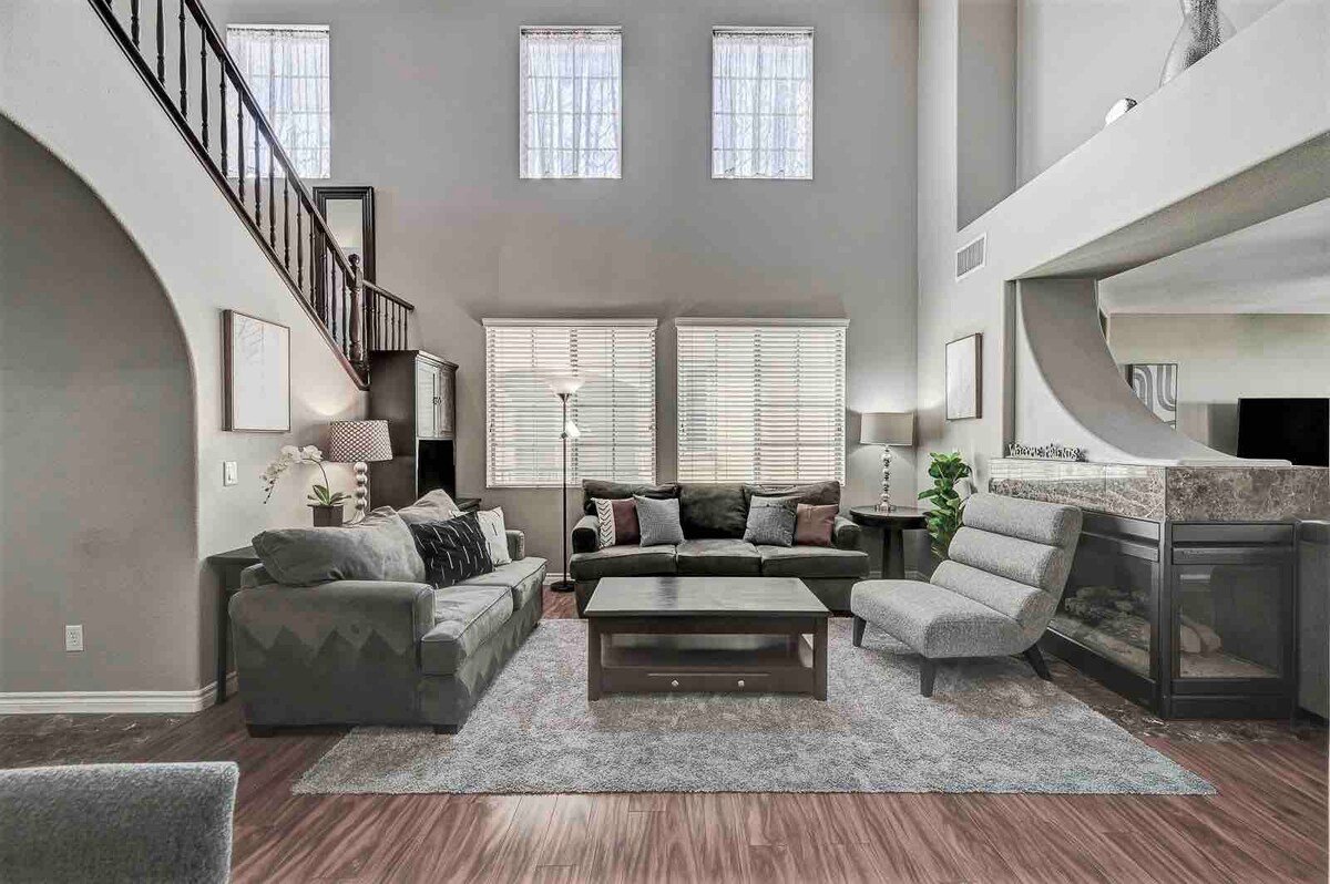 *King Suite* Spa* Fast Wi-Fi *6 miles to LV Strip* gallery image 5