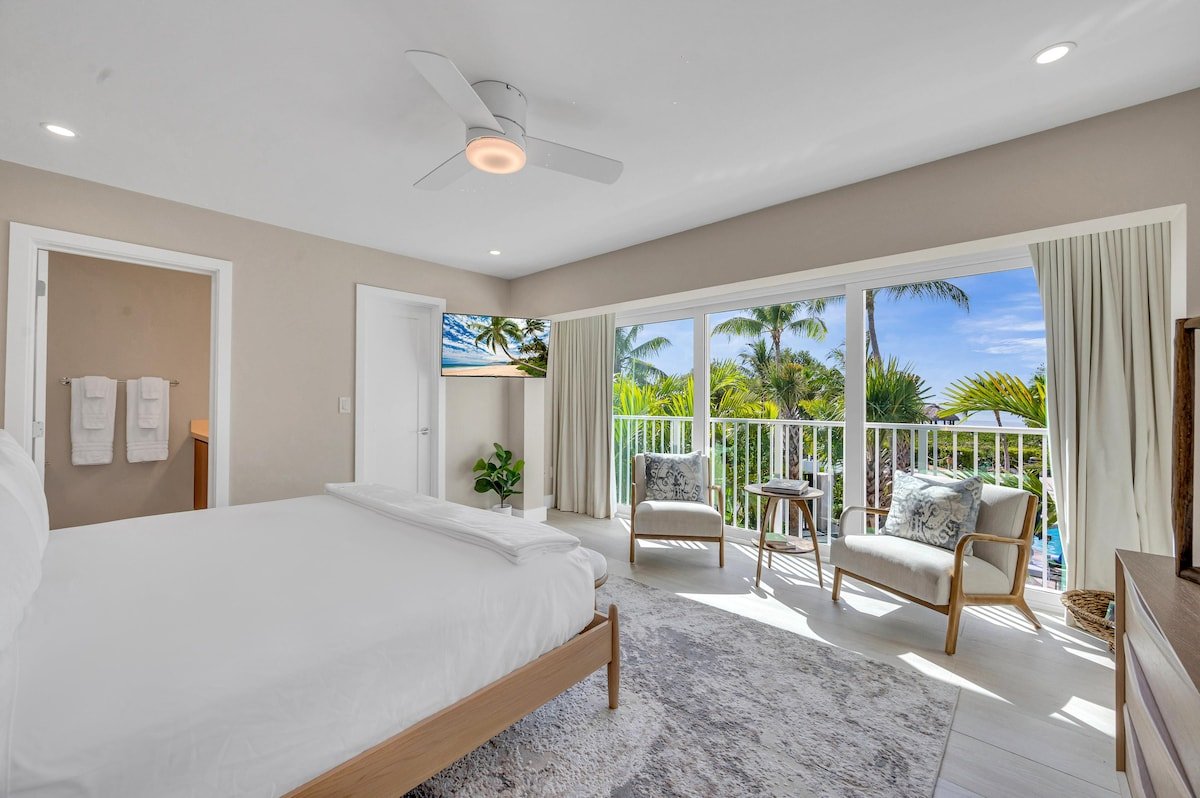 Peninsula Villa | Boat Dock | Heated Pool | Sunset gallery image 5