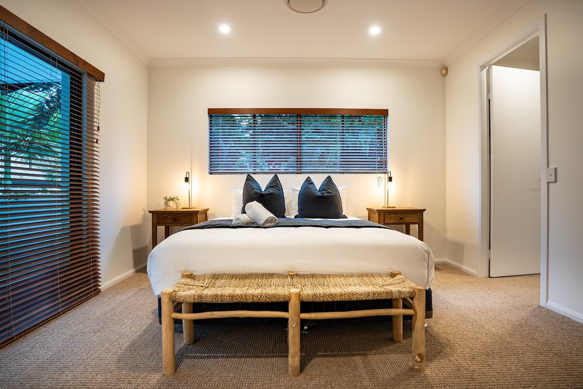 Spacious and stylish family oasis on Noosa Hill gallery image 4