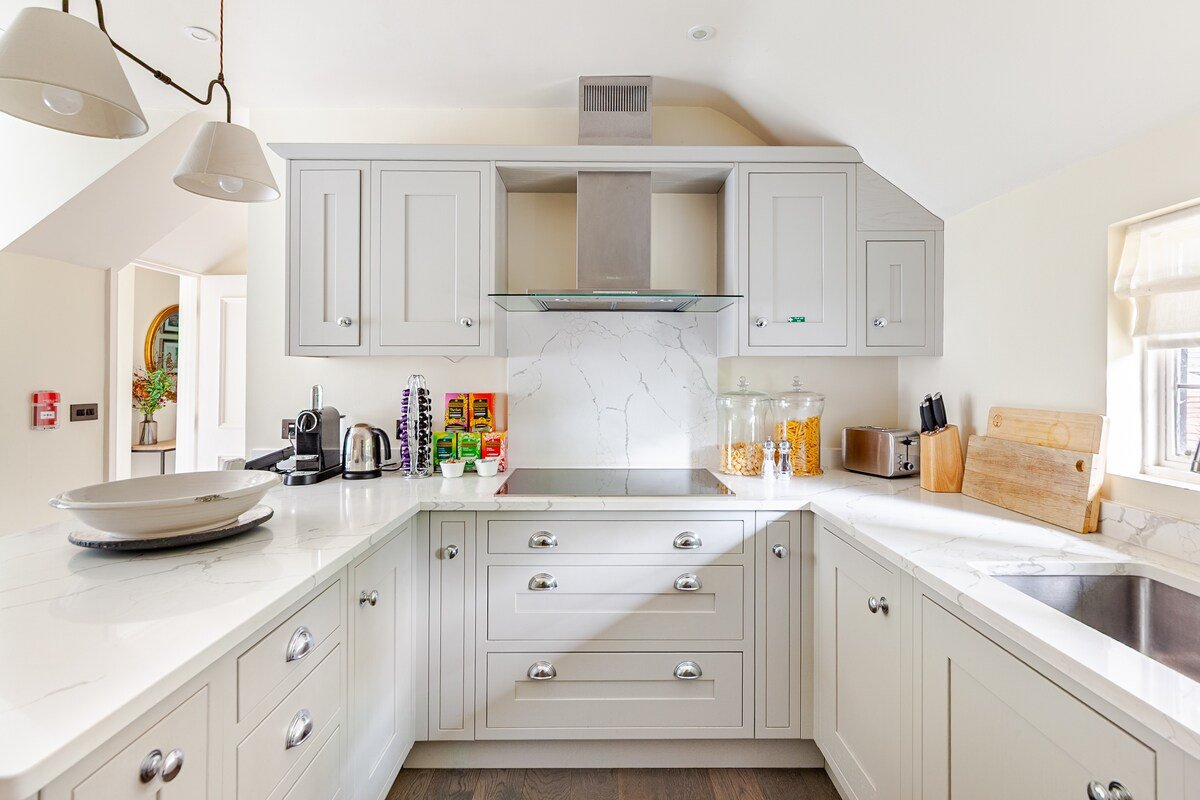 Sundial Cottage – wonderful 19th century home gallery image 2