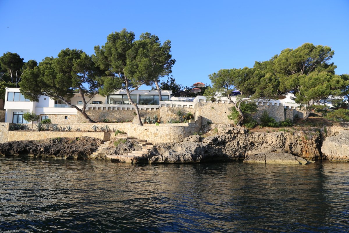 Luxurious Villa on the Sea
