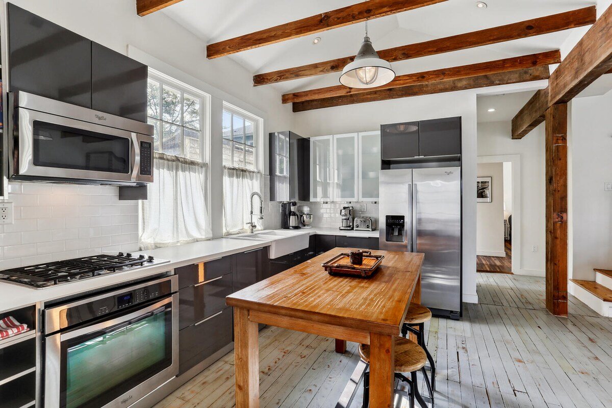 Creole Cottage, Pool, Porch and Lush Garden gallery image 3