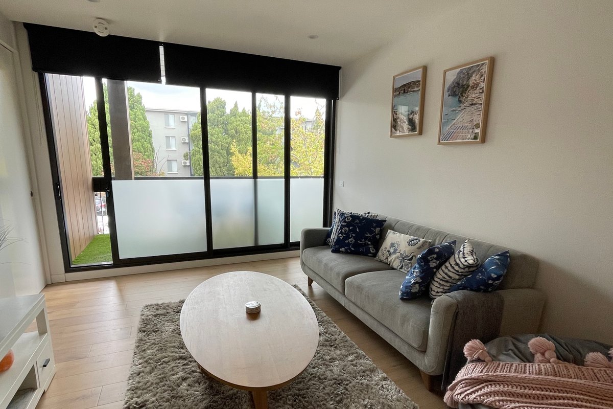 Modern quiet apartment in St Kilda