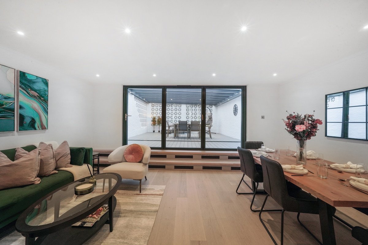 Spacious 3-bed split level flat gallery image 2