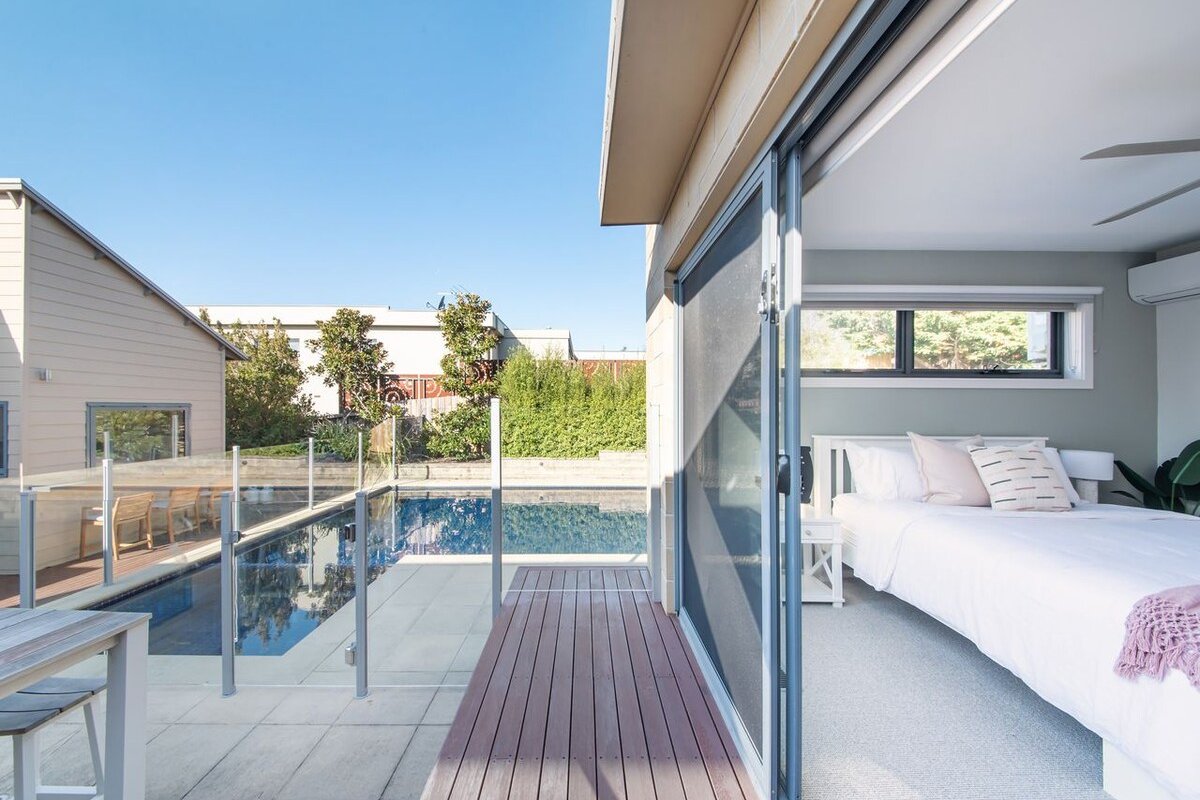 Rockleigh Bay Gas Heated Spa and Solar Heated Pool gallery image 5