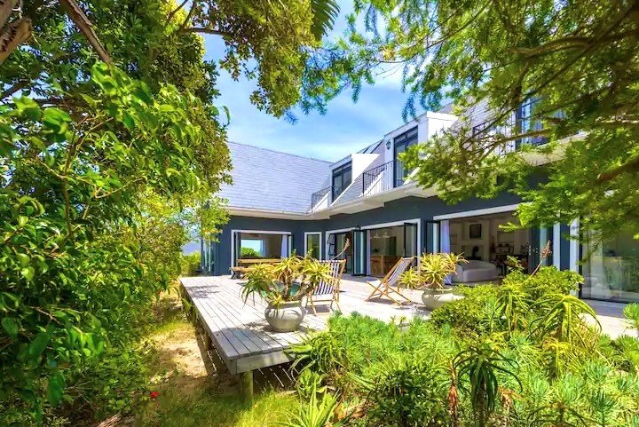 Stunning Ocean & Mountain Vistas in Hout Bay