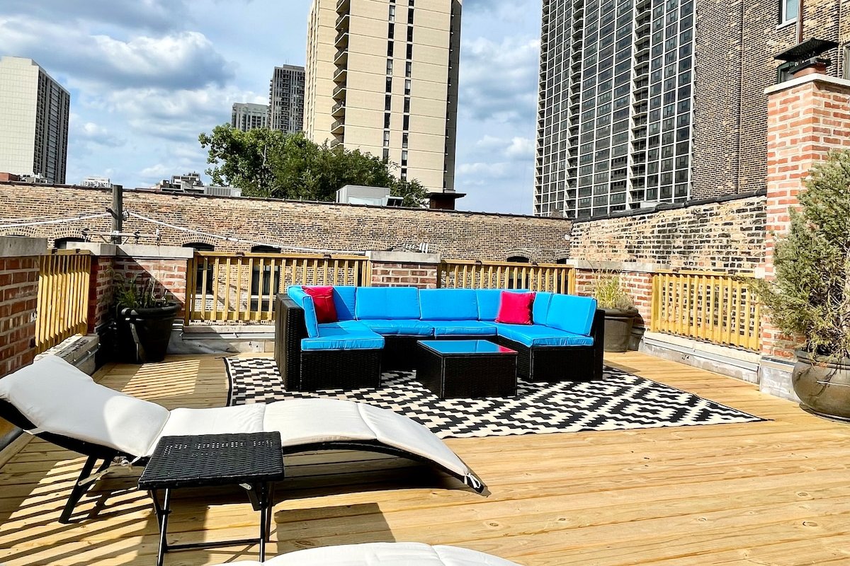 GROUP LUX in Old Town/Gold Coast (+private roof) gallery image 4