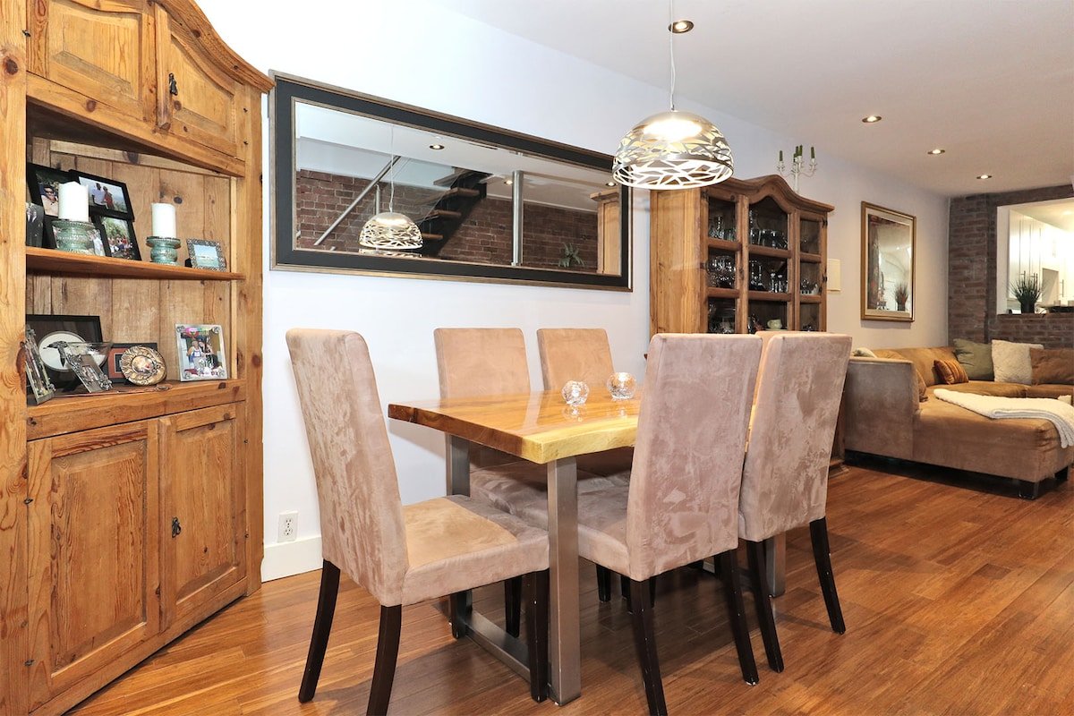 Charming Cozy Home In Leslieville. gallery image 5