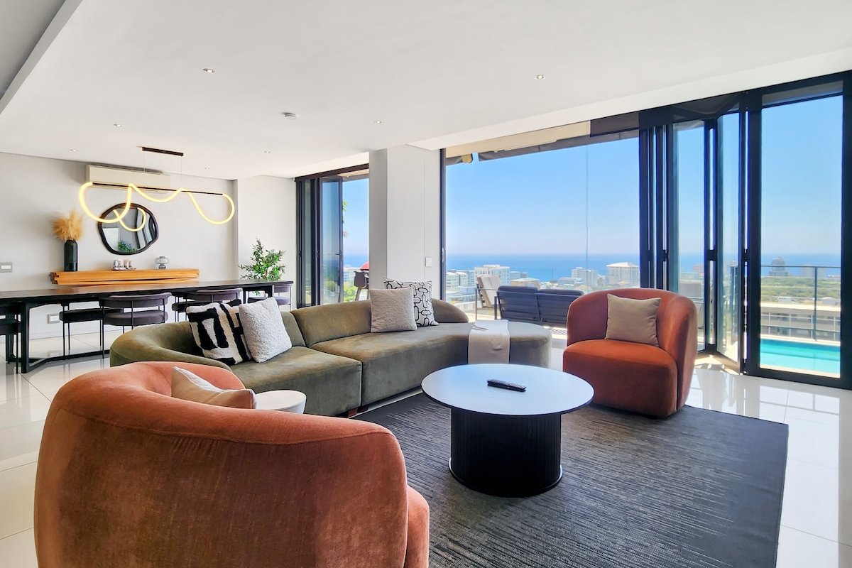 Exquisite 3 Bed With Incredible Views gallery image 2