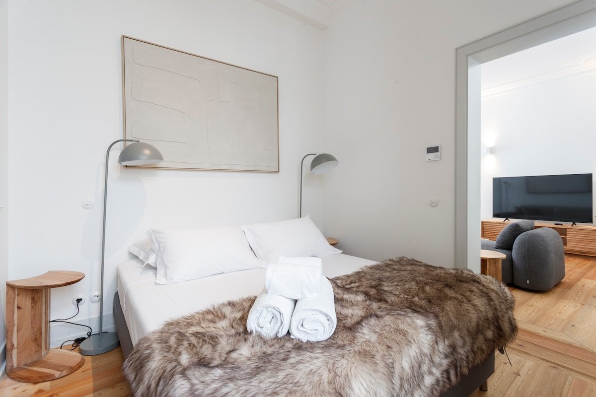 MY LX FLAT Bright Stylish 3BR Apartment inDowntown gallery image 4