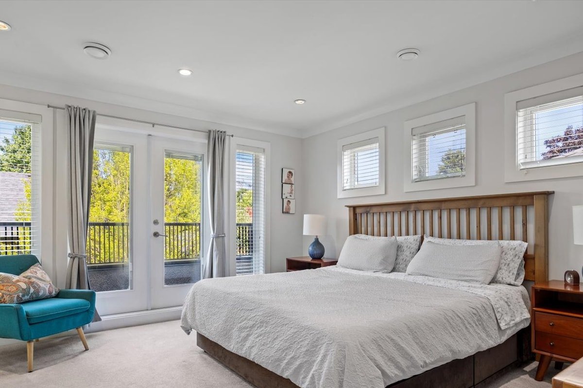 Stylish 5 bed/5 bth city-center family home gallery image 4