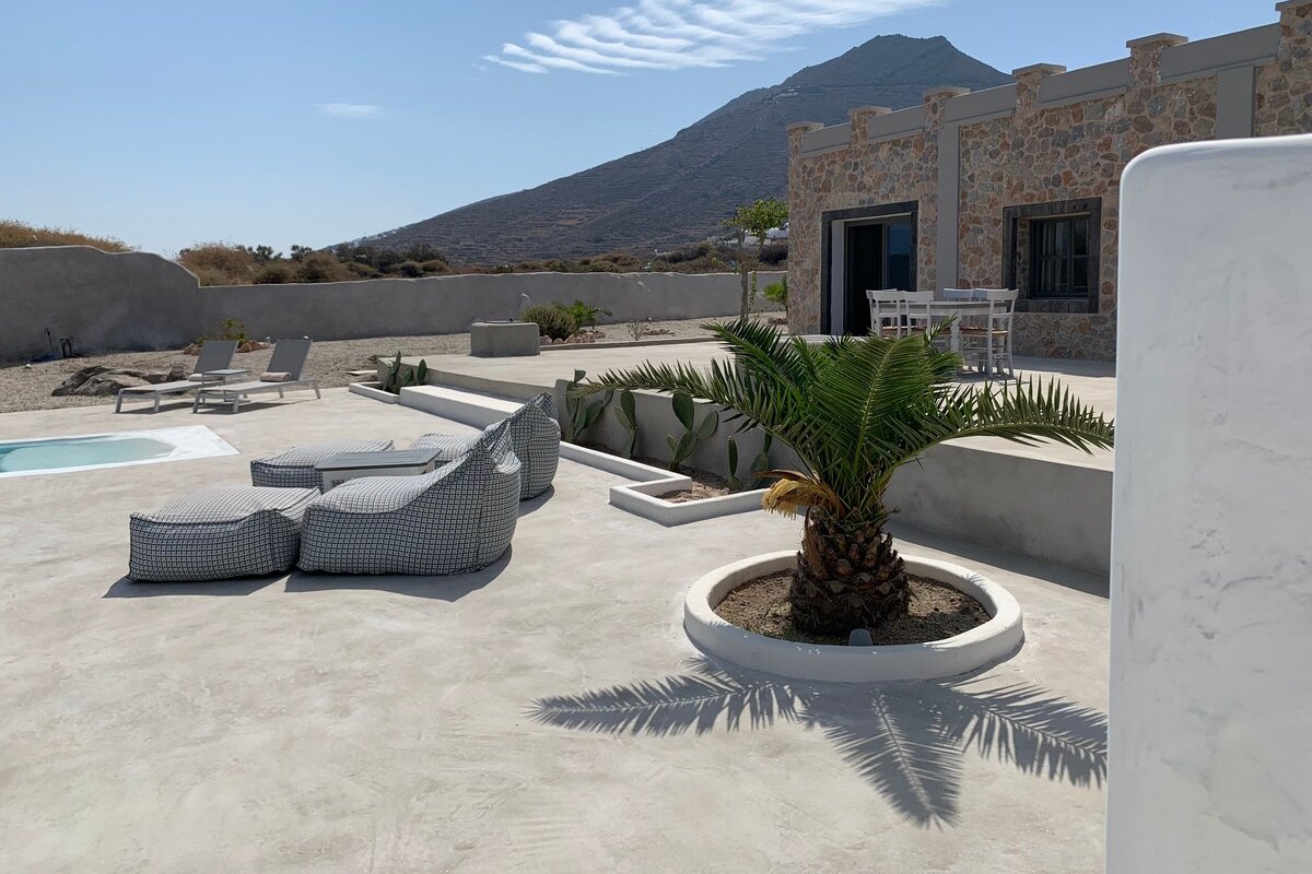 Villa Beltramo Santorini private pool villa gallery image 5