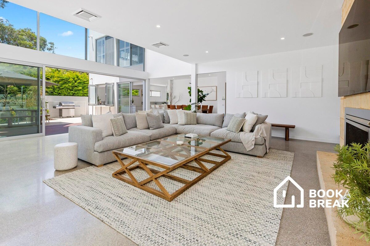 Opulence on Olive – Luxury Opposite Yacht Club gallery image 4