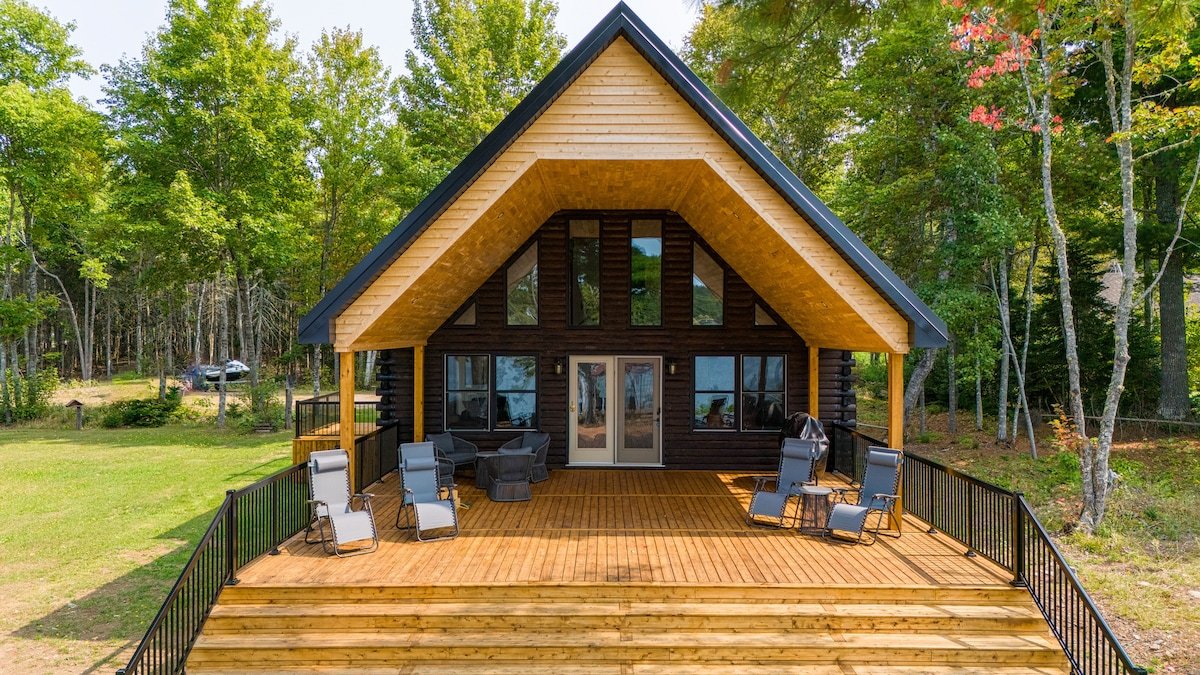 Sunset Shore Cottage – Riverfront gallery image 2