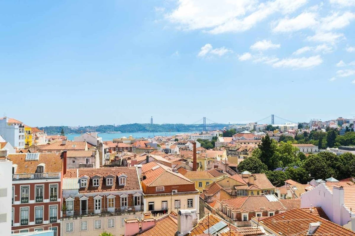 Beautiful and elegant flat with stunning views! gallery image 3