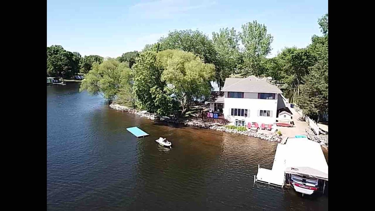 Lake House on the Point – Sandy Beach – Kayaks gallery image 4