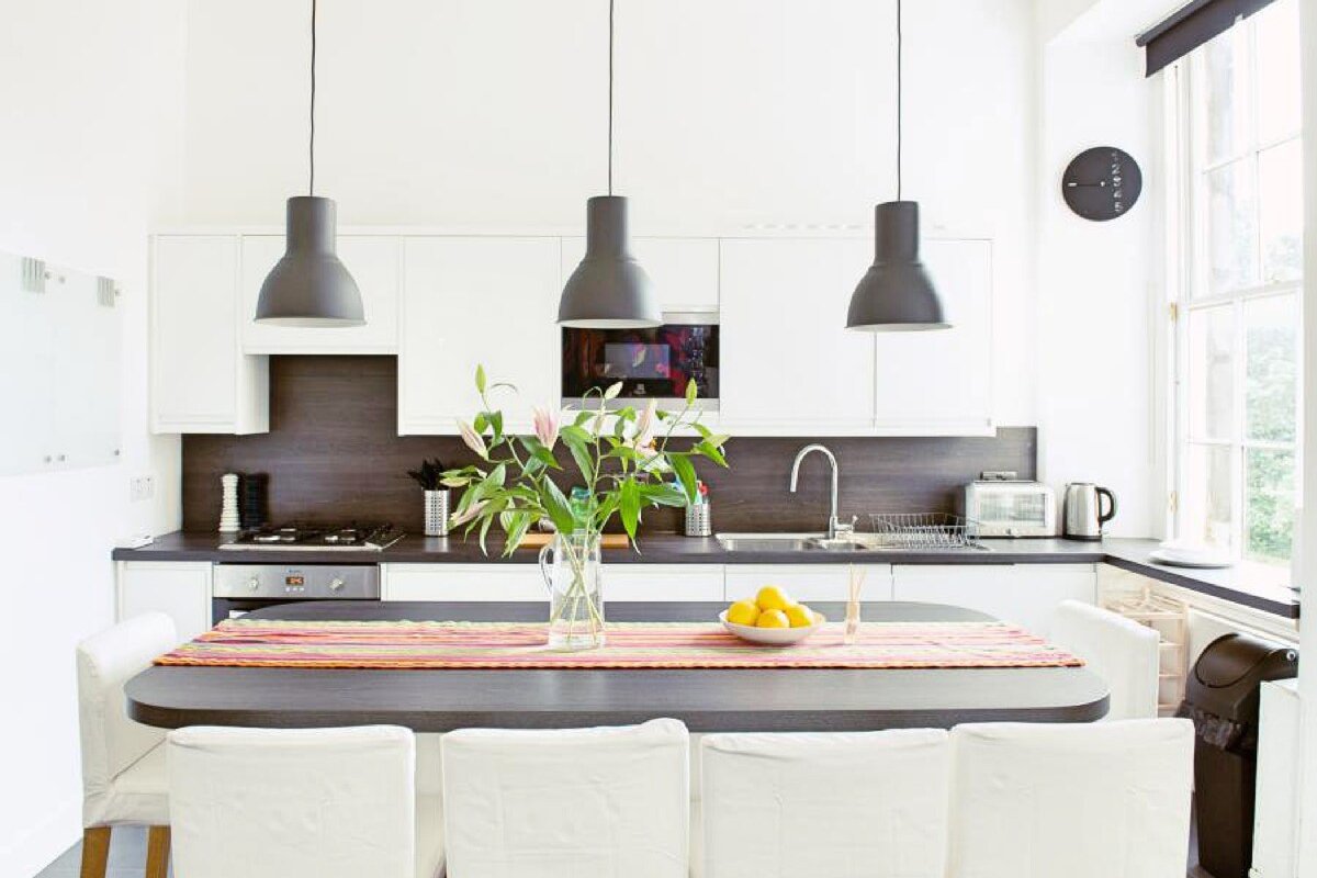 Modern 4-BR Central Apartment on Castle Terrace gallery image 3