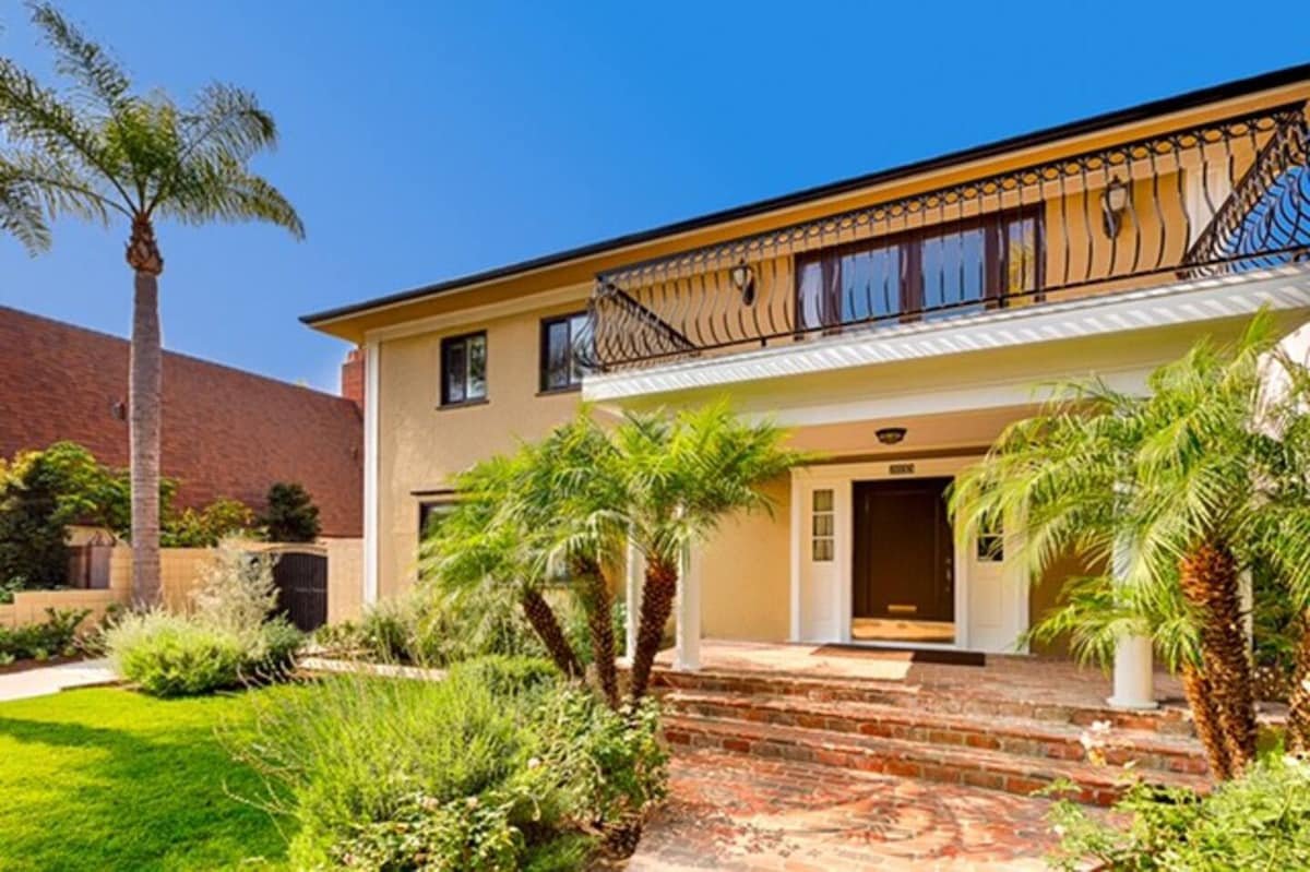 Gorgeous Pool Home In Hollywood Hills gallery image 5