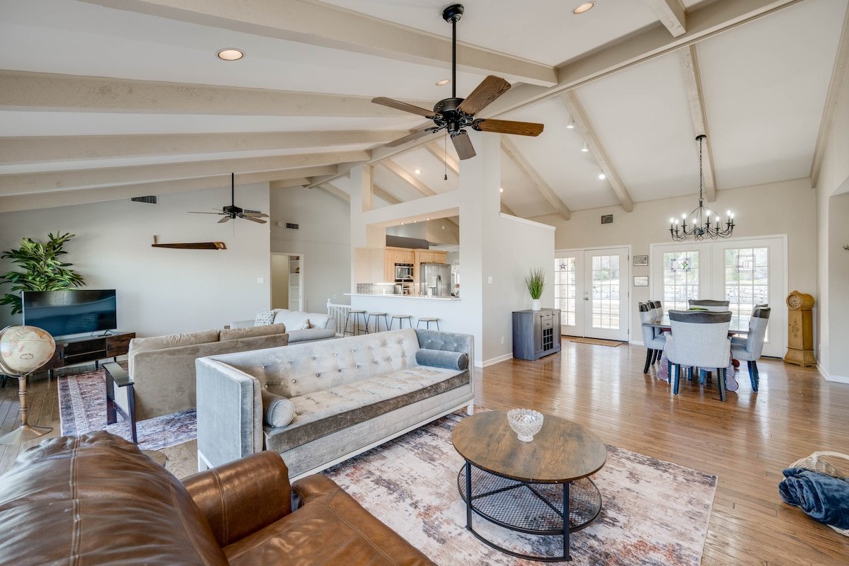 XL Private Home with Gameroom & Yard -Lake Travis gallery image 5