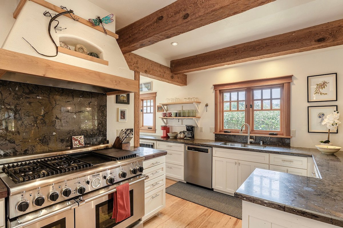 3922 Pelican Gate – Walk to Beach & Coastal Trail gallery image 4