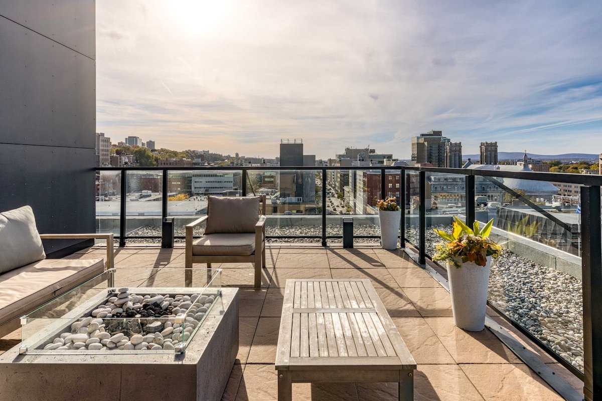 Incredible Sunset View Pool Parking Near OldQuebec gallery image 4