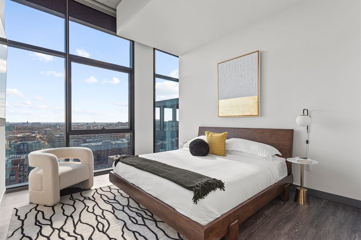 Explore Fulton Market + Retreat in Modern Comfort gallery image 4