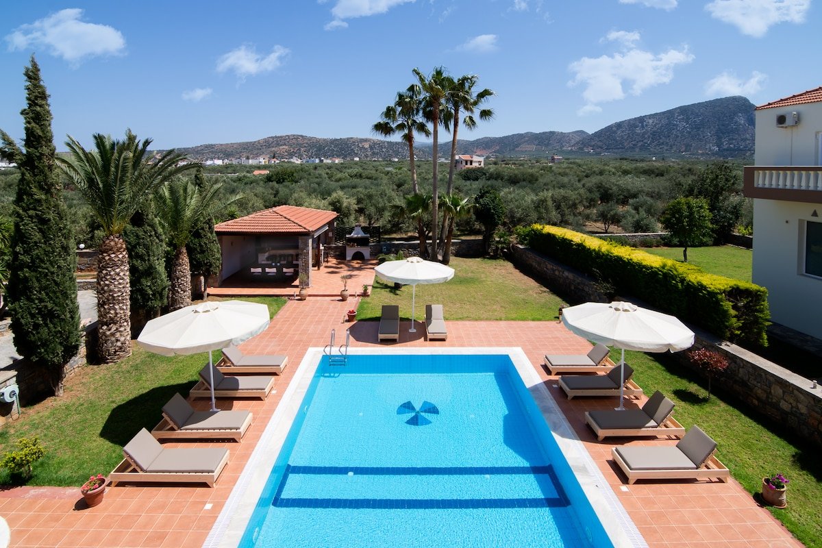 Villa Tyghi – 5 Bedroom with private pool gallery image 4