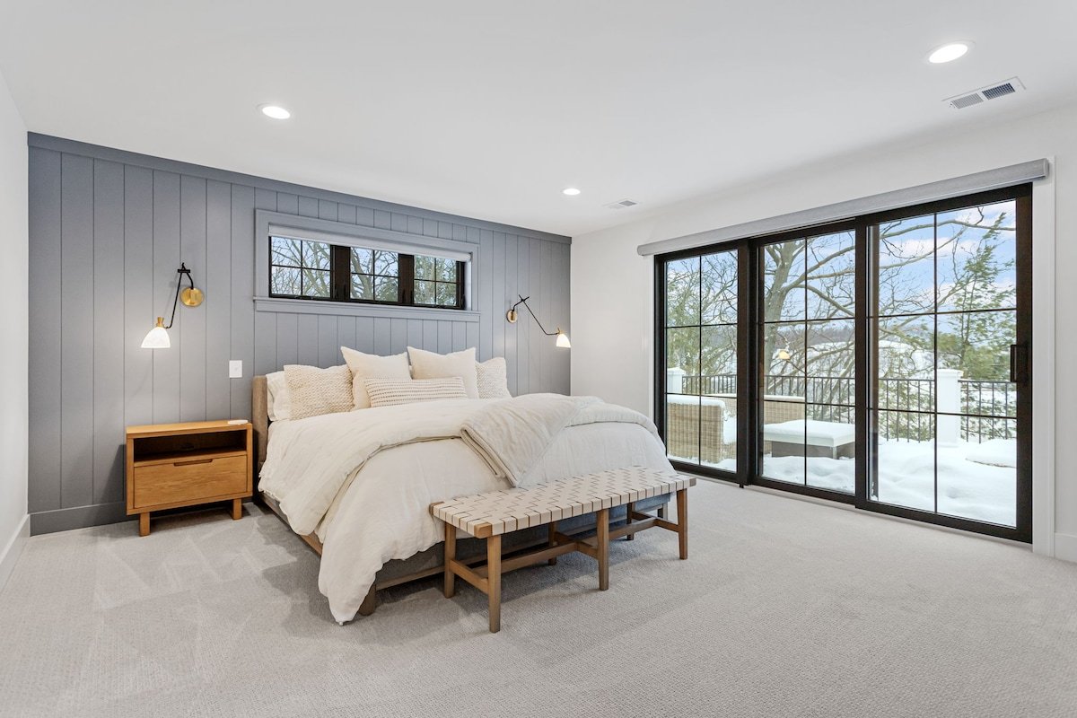 Family Luxury Lakefront Sunsets • Beach • Golf gallery image 2