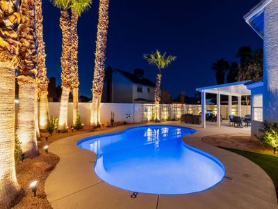 Beautiful Modern Home with Pool & Spa !:24)