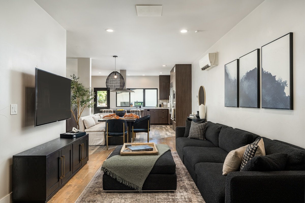 Luxury Stay in Downtown Denver | Hot Tub + Sauna gallery image 3