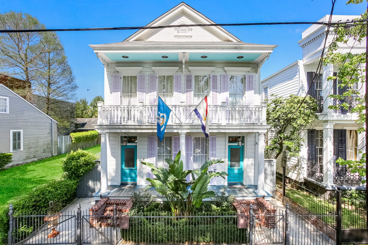 Gorgeous Victorian in Historic Lower Garden Dist.