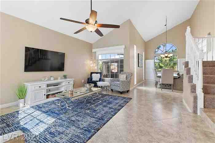 Elegant 5br Estate 6m 2 strip w pool & pool table gallery image 5