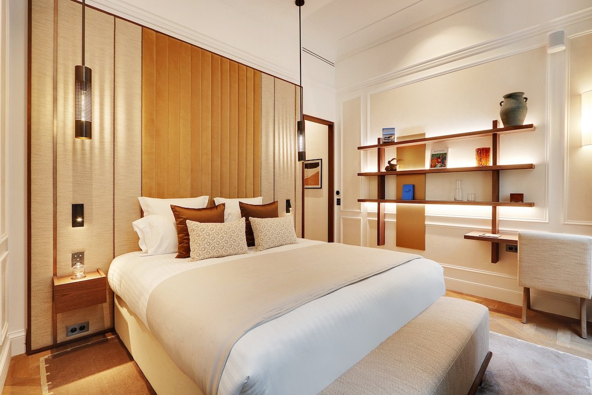 The Lander – Serviced 2-BR/2BA – Louvre II gallery image 5