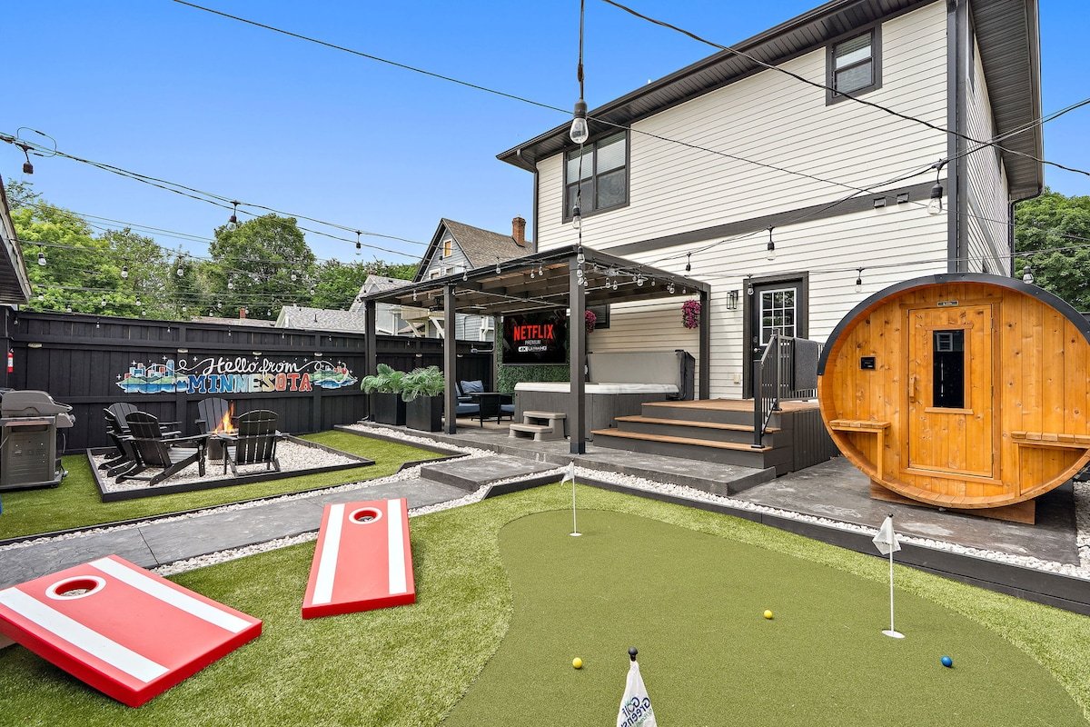 Sleeps14 GameRoom Sauna Hottub Murals HomeTheatre gallery image 5