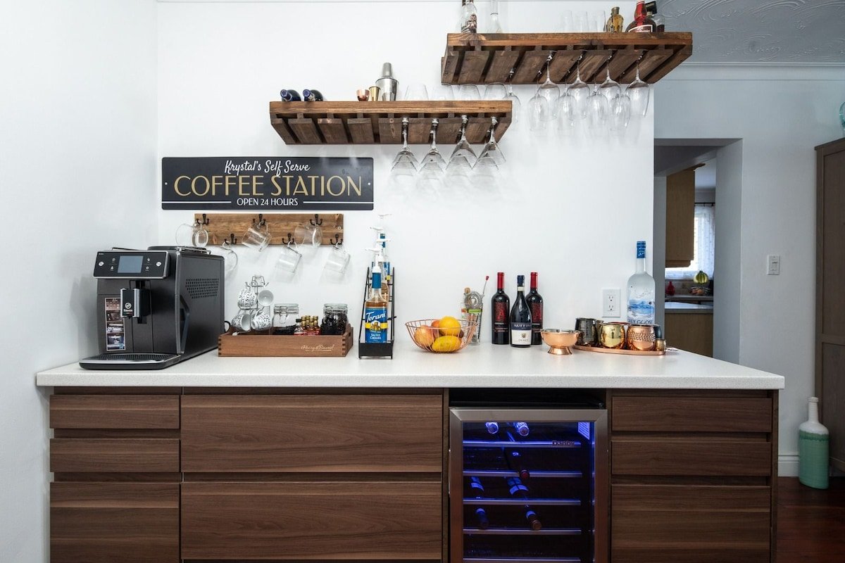 Tasteful decorum 3 bdrm home with coffee &wine bar gallery image 4