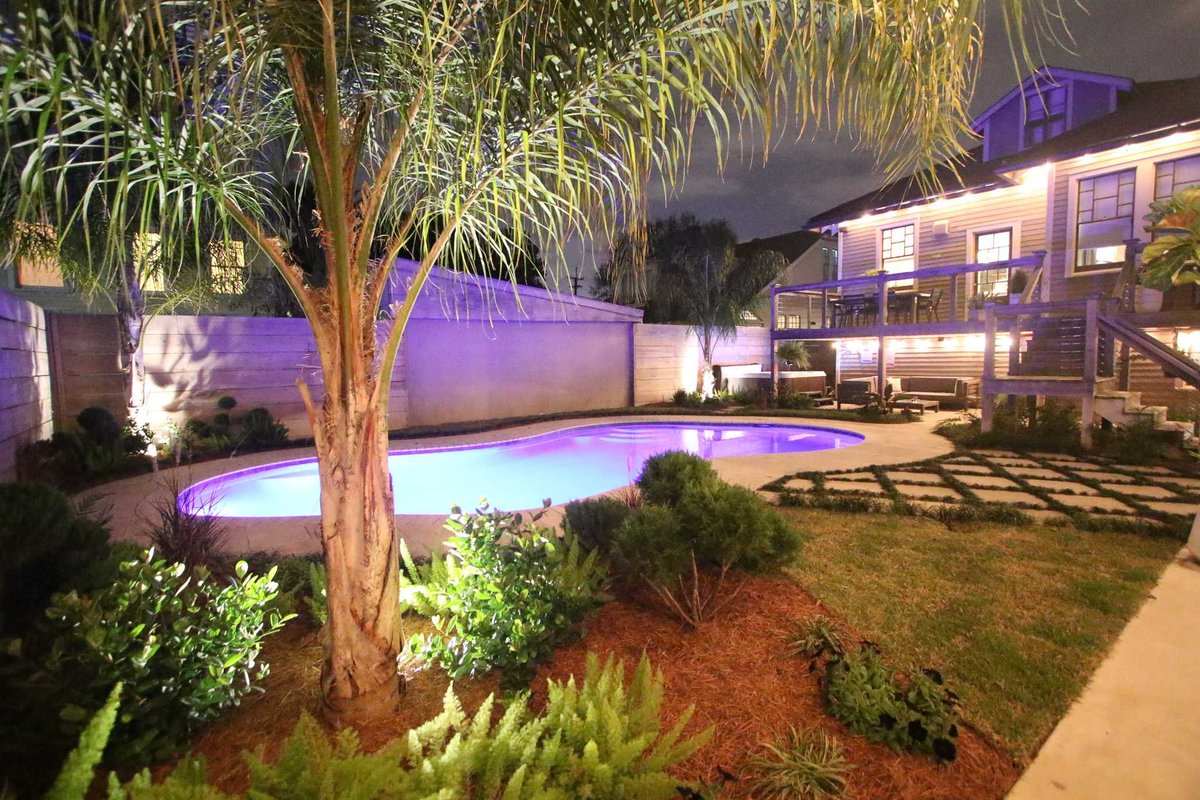 Gorgeous uptown 3 bedroom home w/pool and parking!