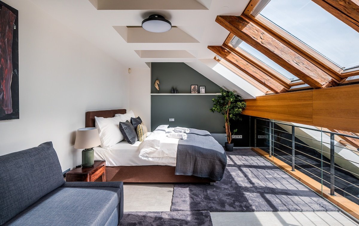 A/C Luxury Loft: Friends & Family Edition gallery image 3