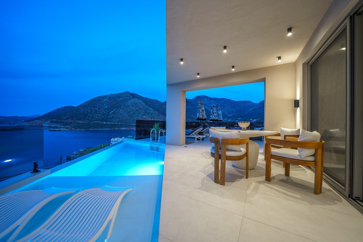 Sun Bliss Villa, wrapped in blue gallery image 5