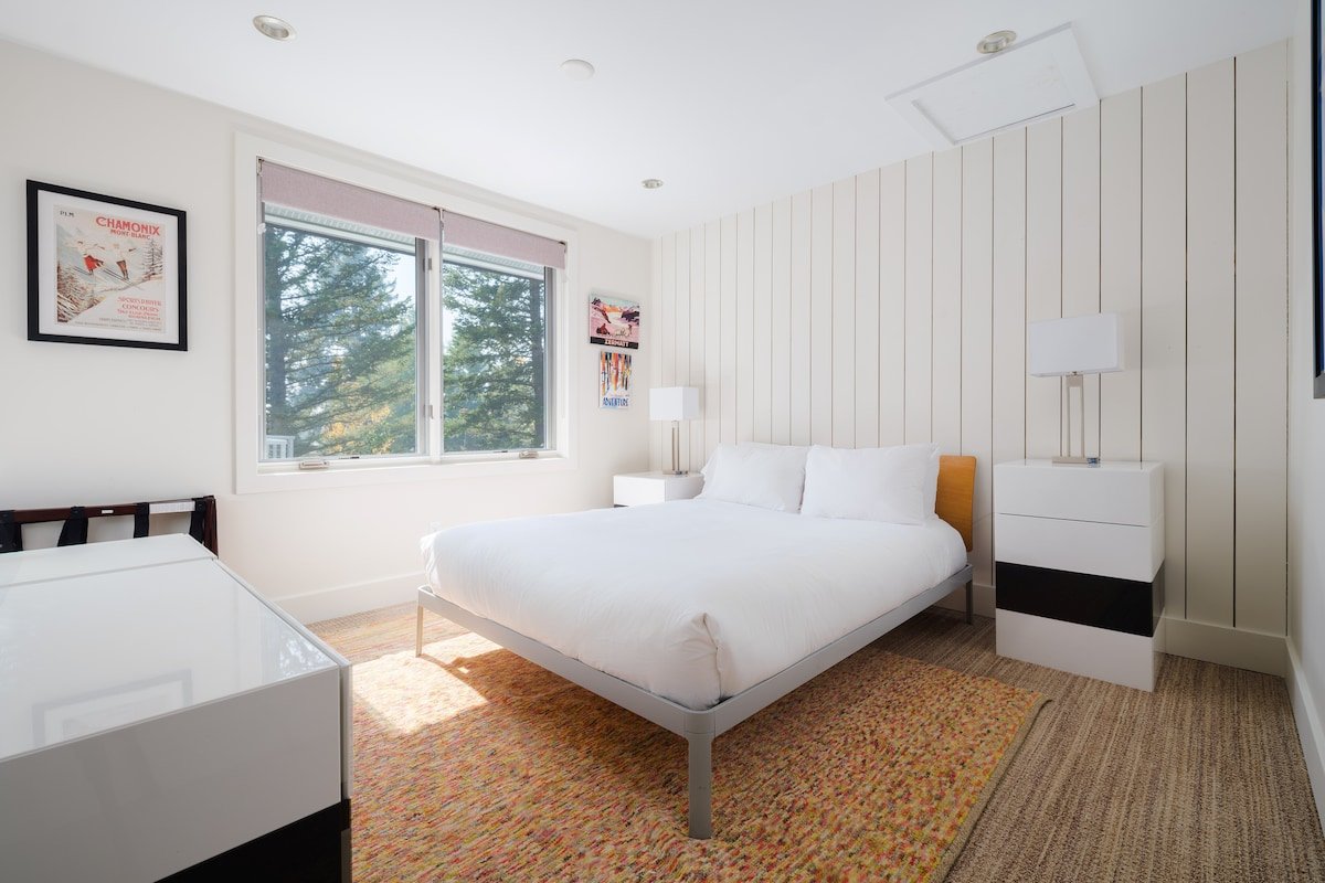 RMR: Montreux House in Teton Village gallery image 4