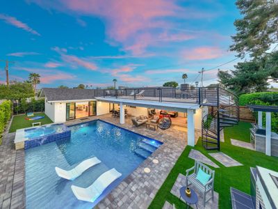 Aquarium Floor, Pool & Jacuzzi – Walk to Old Town