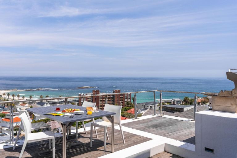 View Talay Apt - Panoramic Views & walk to beach