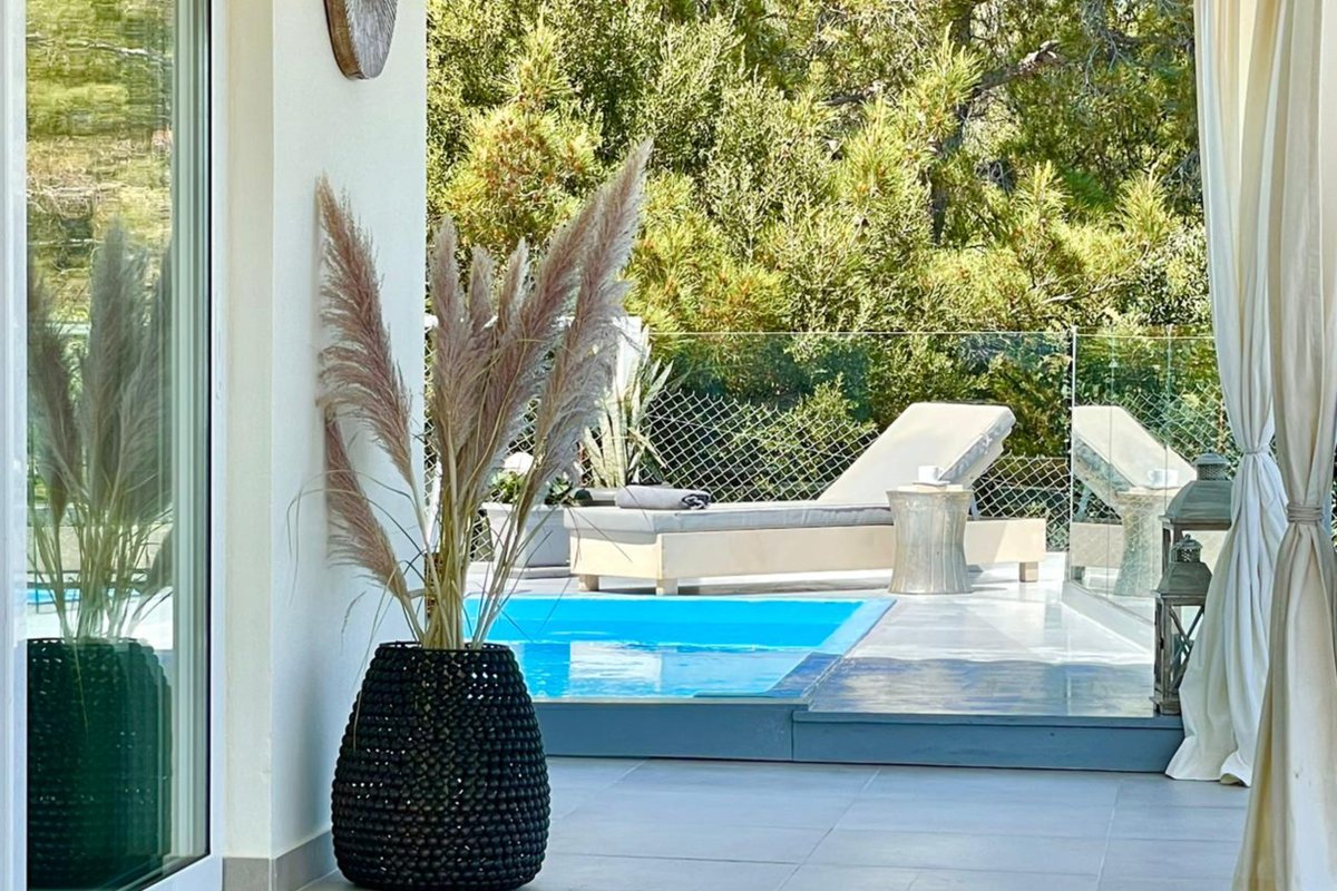 Olive Green Villa Heated Pool