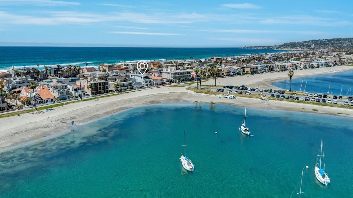 Light And Airy Penthouse Overlooking Mission Bay! gallery image 4