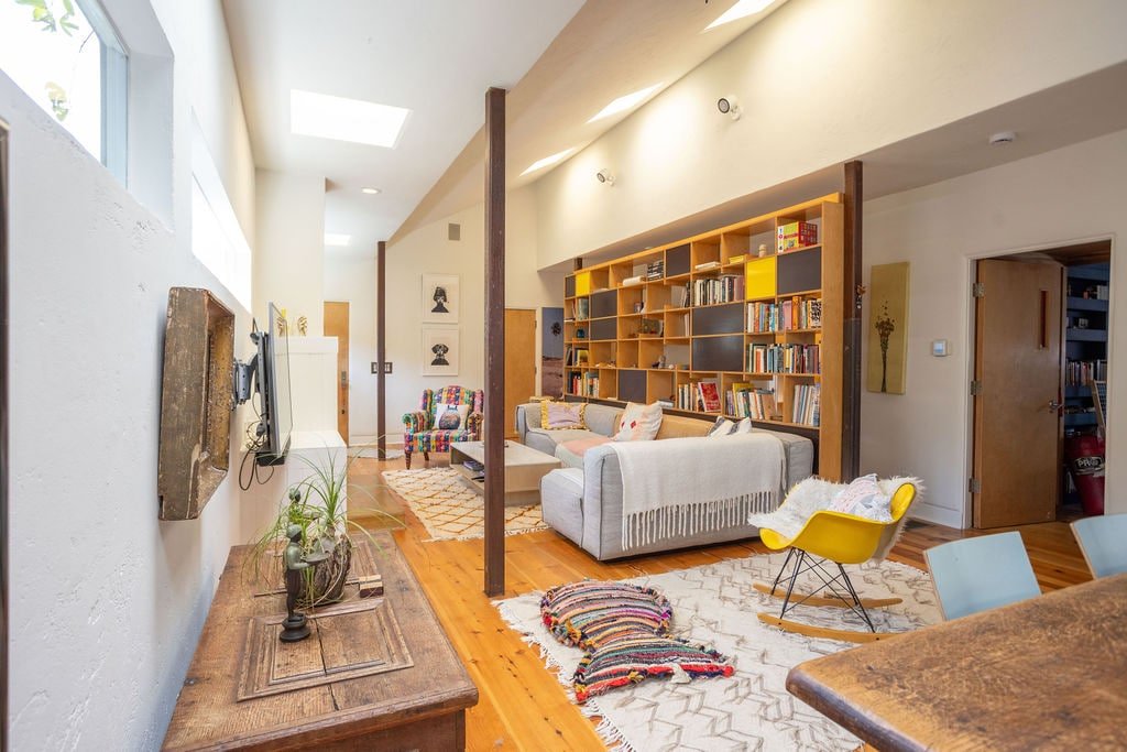 Colorful Midcentury inspired Venice Beach House gallery image 2