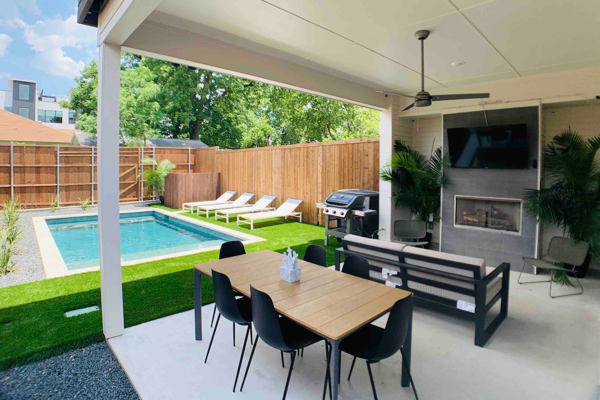 Pool, 4 bedroom modern home in the heart of Dallas gallery image 3